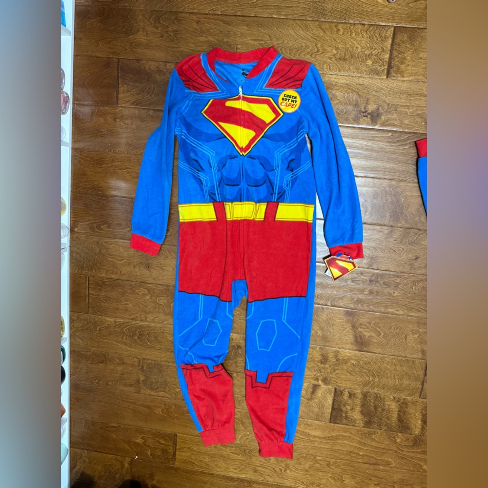 NWT Size Large (10/12) Superman Onesie with cape